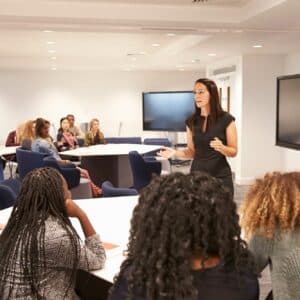 Lycéen mettant en avant ses activités et centres d’intérêt dans son dossier Parcoursup