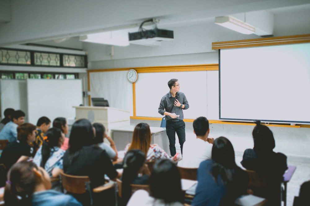 Étudiants en Bachelor et Mastère commerce suivant un parcours en alternance à l’ESVE